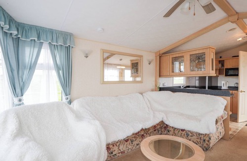 Lybster Cottage | THE CABIN, family friendly, with a garden in Lybster
