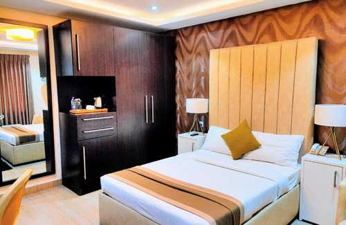 Accra Hotel | The Cabin Hotel