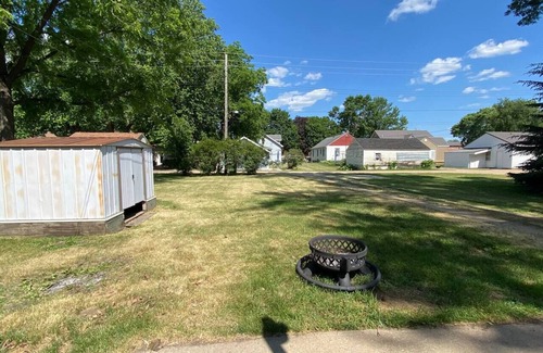 Slayton House | The Cabin in Town | Sleeps 4| Pet Friendly