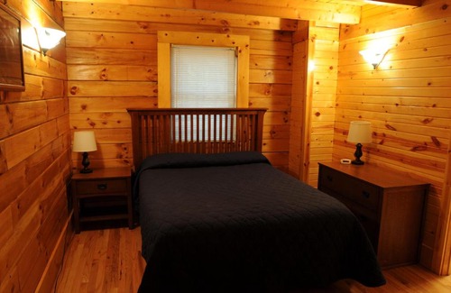 Blue Jay House | The Cabins at Pine Haven - Beckley