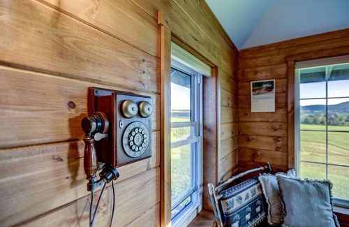 Sprout Brook House | The Caboose | Mtn Views | Farm Animals + Fire Pit!