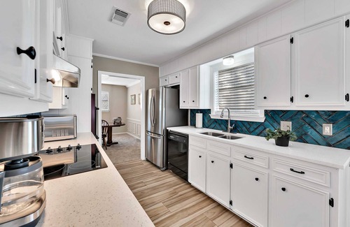 Waco House | The Cactus Casa Uno - Next to Lake Waco - 15m to Downtown Waco - PET FRIENDLY