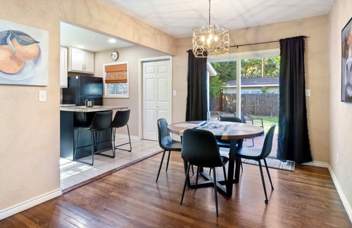 Tech Terrace House | The Cactus Rose - 2BR 1BA - Walk to Texas Tech