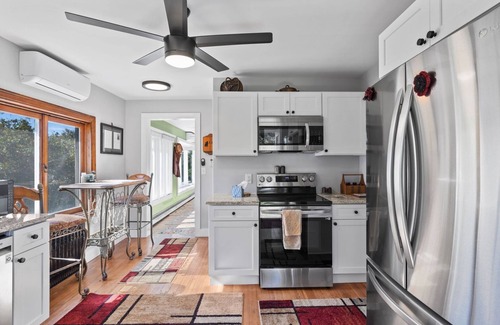 Haversham House | "The Caddyshack" Rustic & Cozy 5 bed 3 bath w/charming grounds!