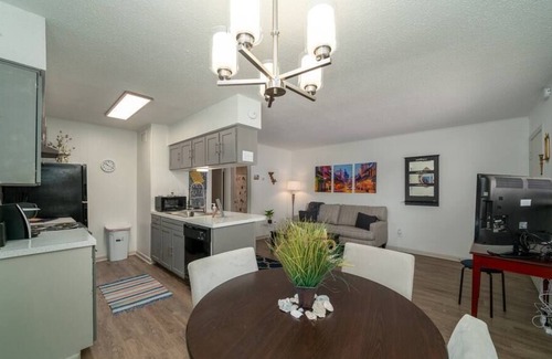North University Apartment | The Cajun Rivieria near Moody / UT ~ Fast WiFi