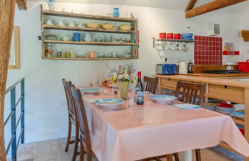 Andoversford Cottage | The Calf Pens - pet friendly, near Andoversford