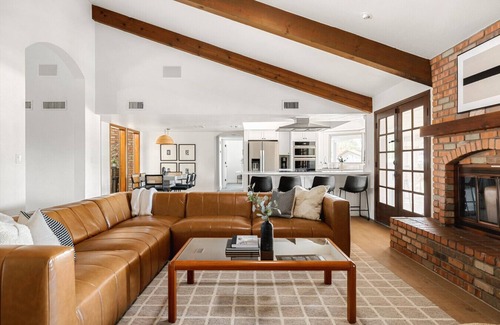 Tempe House | The Callahan☼Sports Bar+Pool+Gym+HotTub+Bball!