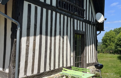 Bonneville-la-Louvet Cottage | "The Calonne" cottage in the field of Tostes