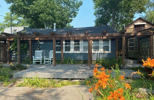 Crystal Beach House | The Cambridge Cove! Hot tub & Outdoor Gas Firepit