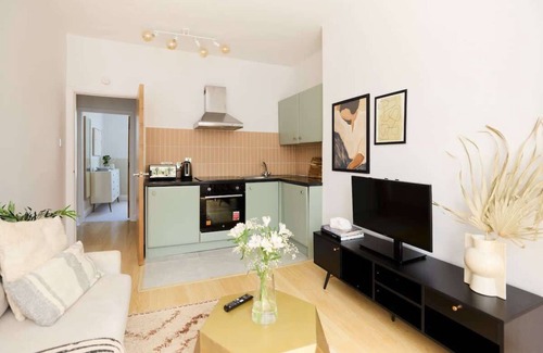 Cantelowes Apartment | The Camden Hideout - Modish and Bright 2BDR Flat