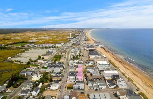 Salisbury Beach Apartment | The Cammie Cabana Pet Friendly Steps to Beach
