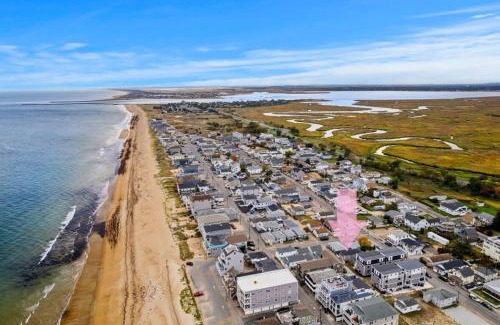 Salisbury Beach Apartment | The Cammie Cabana Pet Friendly Steps to Beach