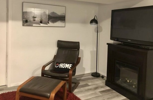 Prince George House | The Canadiana~Cozy &Spotless 2 BR~5min to Hospital~Free WiFi-Dog Friendly