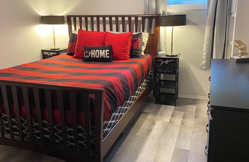 Prince George House | The Canadiana~Cozy &Spotless 2 BR~5min to Hospital~Free WiFi-Dog Friendly