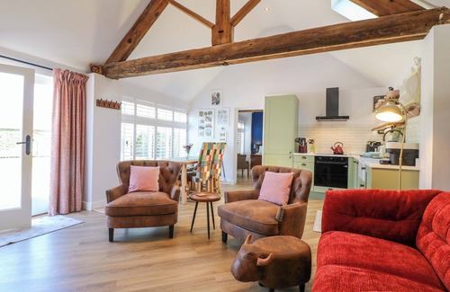 Langold Cottage | THE CANALSIDE COTTAGE, pet friendly, with a garden in Shardlow