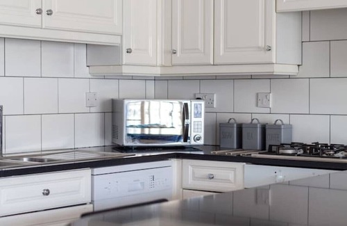 Limehouse Apartment | The Canary Wharf Flat