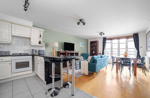 Limehouse Apartment | The Canary Wharf Flat