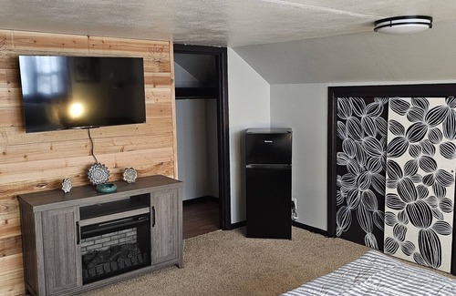 Clovis Bed & Breakfast | The Canna House by High Society Rentals