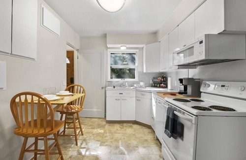 Cliff - Cannon House | The Canon Hill Cottage