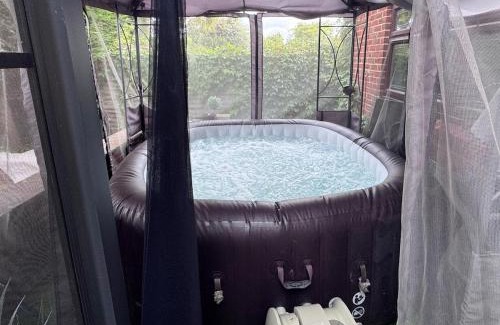 Stodmarsh House | The Canterbury Boutique Mansion & Bubble Retreat