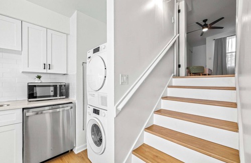 Fairoaks Manhattan Manor House | The Capri Villa - Stay for 6