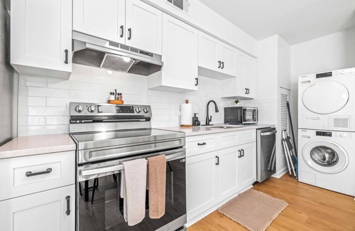 Fairoaks Manhattan Manor House | The Capri Villa - Stay for 6