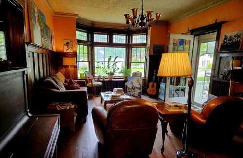 Midland Bed & Breakfast | The Captain's House bed & breakfast