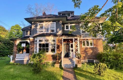 Midland Bed & Breakfast | The Captain's House heritage bed & breakfast