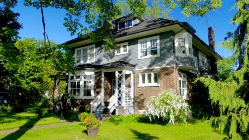 Midland Bed & Breakfast | The Captain's House heritage bed & breakfast