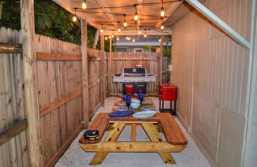 Poinsettia Heights House | The Captain's Landing
