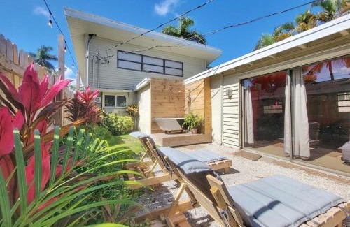 Poinsettia Heights House | The Captain's Landing