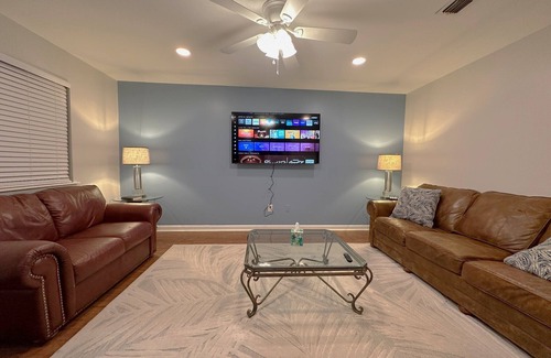 Kingsland Apartment | The Captain's Quarters in The Kings Land