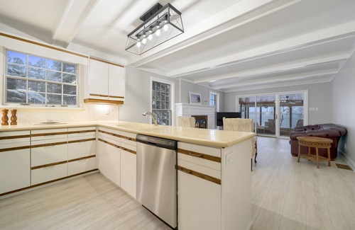 Severn House | The Captains Lake House