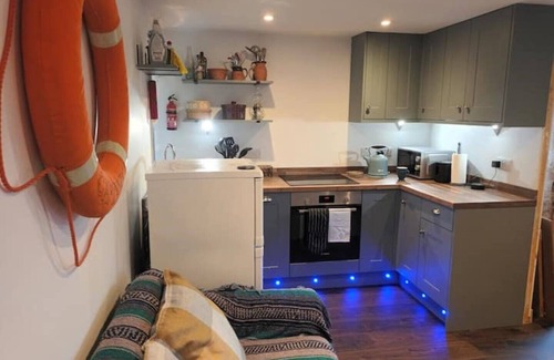 Thurso Cottage | The Captains - Nautical themed traditional crofters cottage