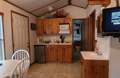 Chico Cabin | The Captains Quarters at Northside Marina & Resort