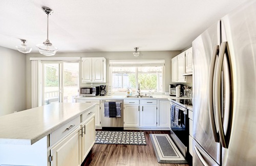 Kent House | The Cardiff-Cozy Stylish 4bd home near Seattlenn
