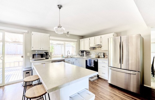 Kent House | The Cardiff-Cozy Stylish 4bd home near Seattlenn