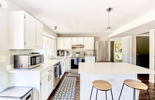 Kent House | The Cardiff-Cozy Stylish 4bd home near Seattlenn