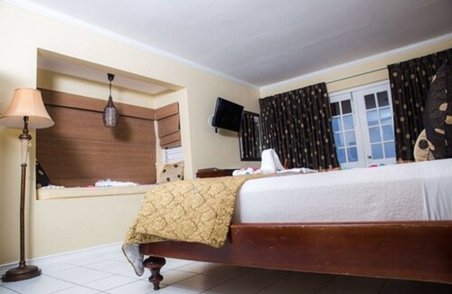 Runaway Bay Resort | The Cardiff Hotel & Spa