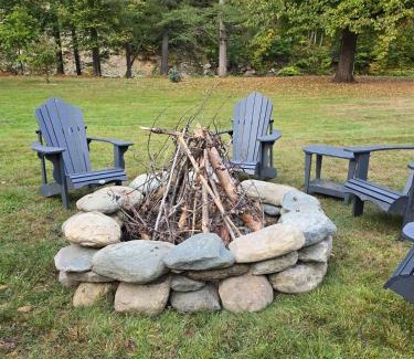 Williamsville House | The Cardinal Lodge- A Riverside Retreat