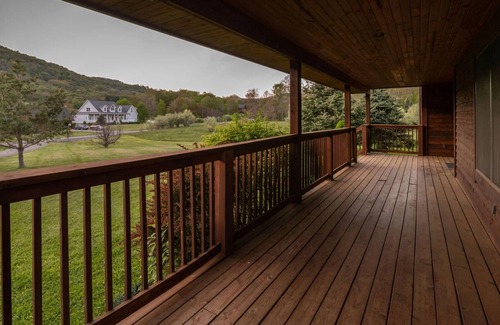 Snowshoe House | The Cardinal Retreat by Casago
