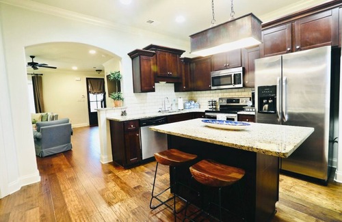 Oxford House | The Carl, Discounted rate for LSU game day!