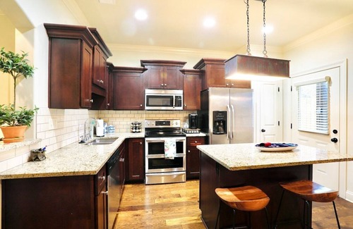 Oxford House | The Carl, Discounted rate for LSU game day!