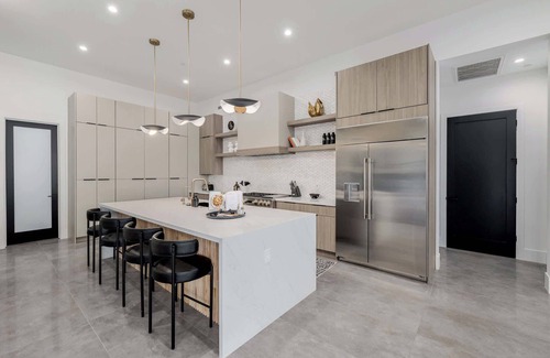 Peaceful Valley House | The Carlisle Experience | 4 Showers | Heated Pool