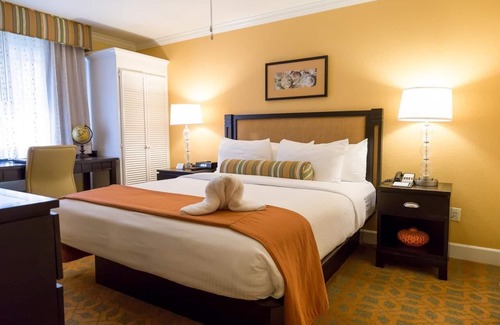 Carlsbad Village Resort | The Carlsbad Inn 1 Bedroom Sleeps 4