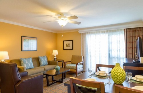 Carlsbad Village Resort | The Carlsbad Inn 1 Bedroom Sleeps 4