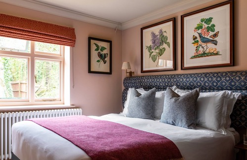 Burghclere Hotel | The Carnarvon Arms