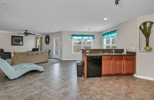 Huntcliff Apartment | The Carolina Comfort House | Close to Ft Jackson