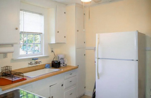 East Hill Apartment | The Carriage House | 2 Bed, 1 Bath
