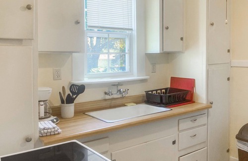 East Hill Apartment | The Carriage House | 2 Bed, 1 Bath